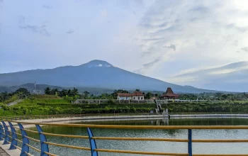 Embung Kemutug Lor: Menikmati Teduhnya Alam di Lereng Slamet