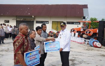 Bupati Fahmi Serahkan Traktor dan Alsintan, Dorong Pertanian Modern di Purbalingga