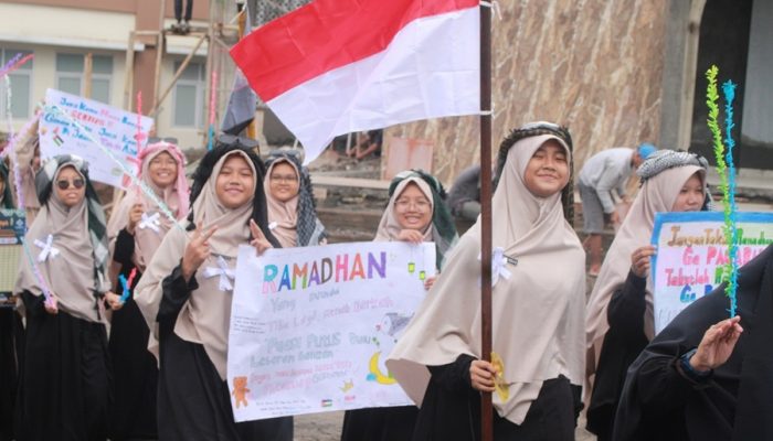 Sambut Ramadan, Siswa SMP IT Harapan Bunda Purwokerto Gelar Pawai Tarhib