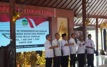 176 ASN Banyumas Terima SK Pensiun, Bupati Sampaikan Apresiasi atas Pengabdian