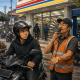 “Parkir Gratis” Itu Fana, Kawan. Yang Abadi Adalah Tiupan Peluit saat Anda Menyalakan Mesin Motor