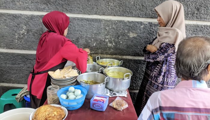 Warung Sorjem Purwokerto: Tempat Makan yang Mengajarkan Saya Bahwa Bahagia Itu Kadang Cuma Butuh Telor Balado dan Mendoan Hangat