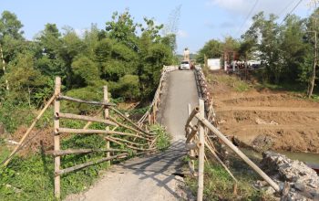 Selama Tiga Tahun, Warga Adisara dan Karanglewas Bertaruh Nyali di Jembatan Darurat. Kini Jembatan Lopasir Akhirnya Dibangun