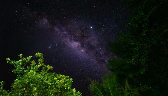 Mengapa Memandang Langit Bisa Membuat Pikiran Lebih Tenang?