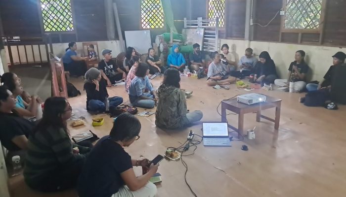 Sapu di Tangan Anak-Anak dan Catatan Orang Tua di Hari Pertama Sekolah