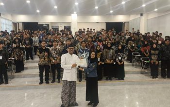 Budayawan NasSirun PurwOkartun Ajak Mahasiswa Baru Unsoed Belajar dari Tiga Leluhur Banyumas