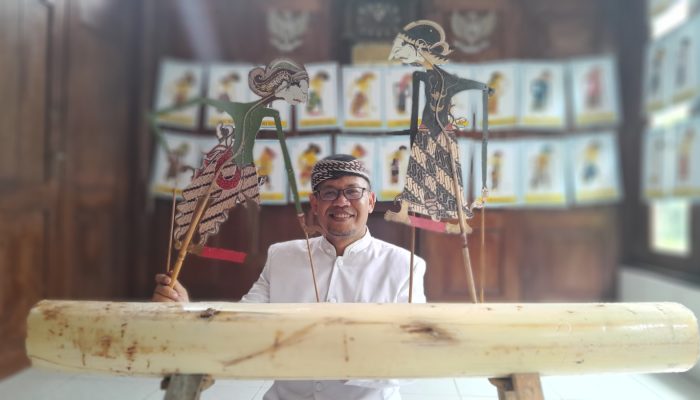 Nassirun Purwokartun Membawa Kisah Babad Banyumas ke Panggung Wayang