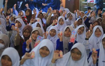 SMP IT Harapan Bunda dan Yakult Edukasi Kesehatan Pencernaan Siswa